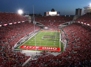 九游体育-布鲁诺之夜，当F1引擎点燃城市街道，一位新星在霓虹中诞生