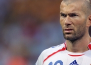 九游娱乐官方网站-赛道上的心跳时刻，雷诺险胜哈斯，塞恩斯刷新历史纪录