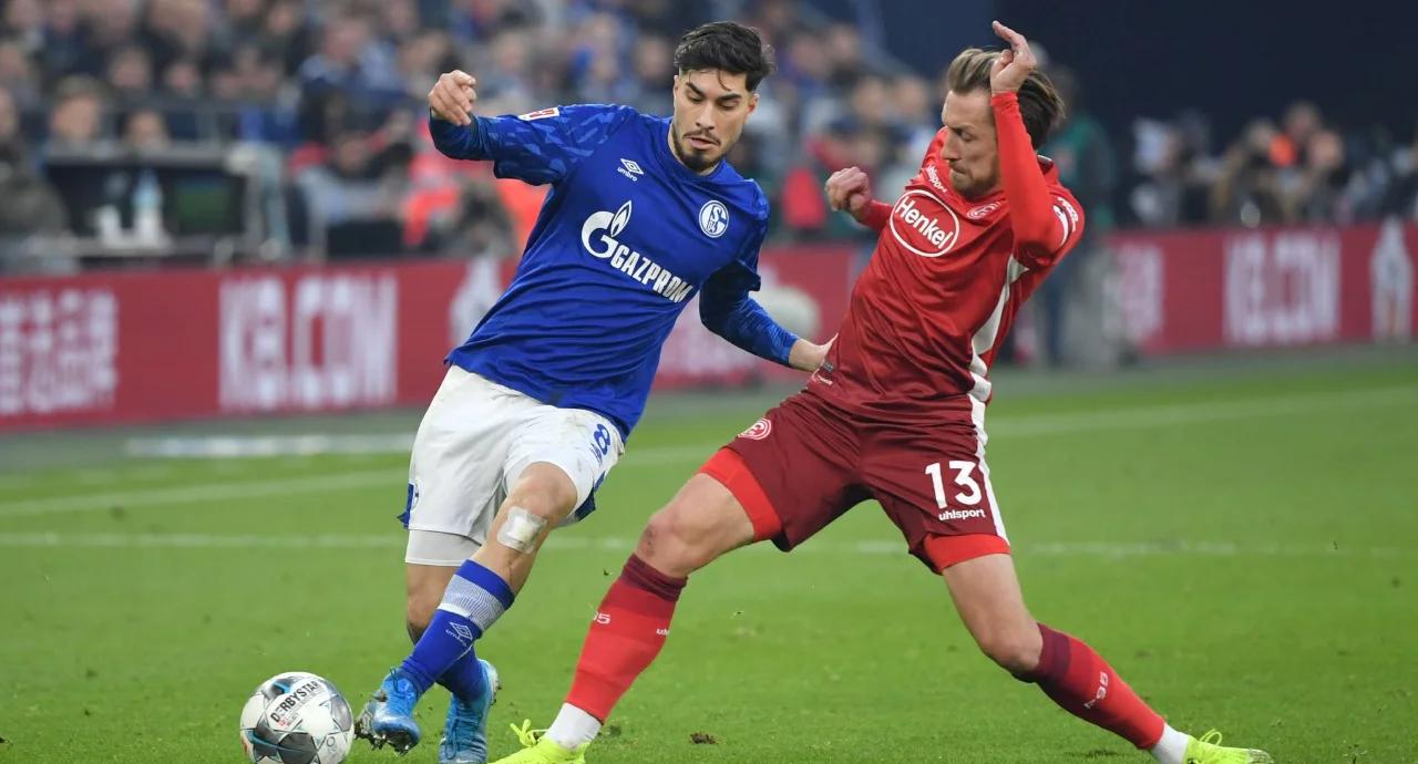 德甲豪门沙尔克04迎战奥格斯堡，备战重要比赛期待胜利。的简单介绍