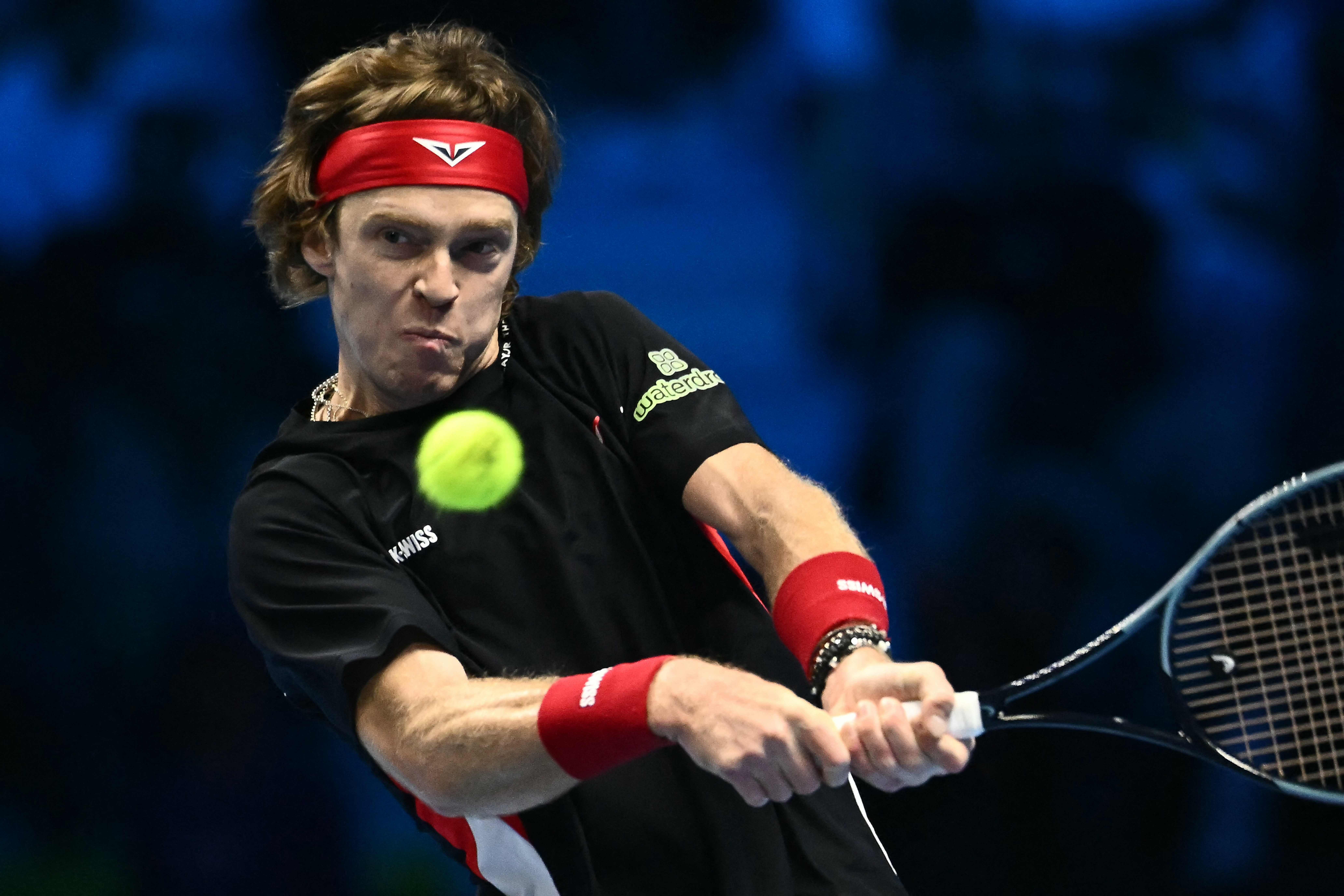 意大利网球队血洗英国网球队，兹维列夫高光表现的简单介绍