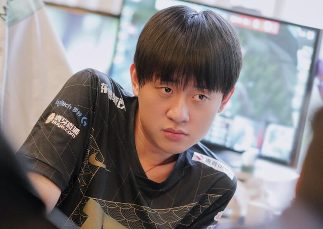 V5轻取HLE，Tarzan操刀奇招英雄翻盘宿命之战全球总决赛，强势挺进下一轮的简单介绍