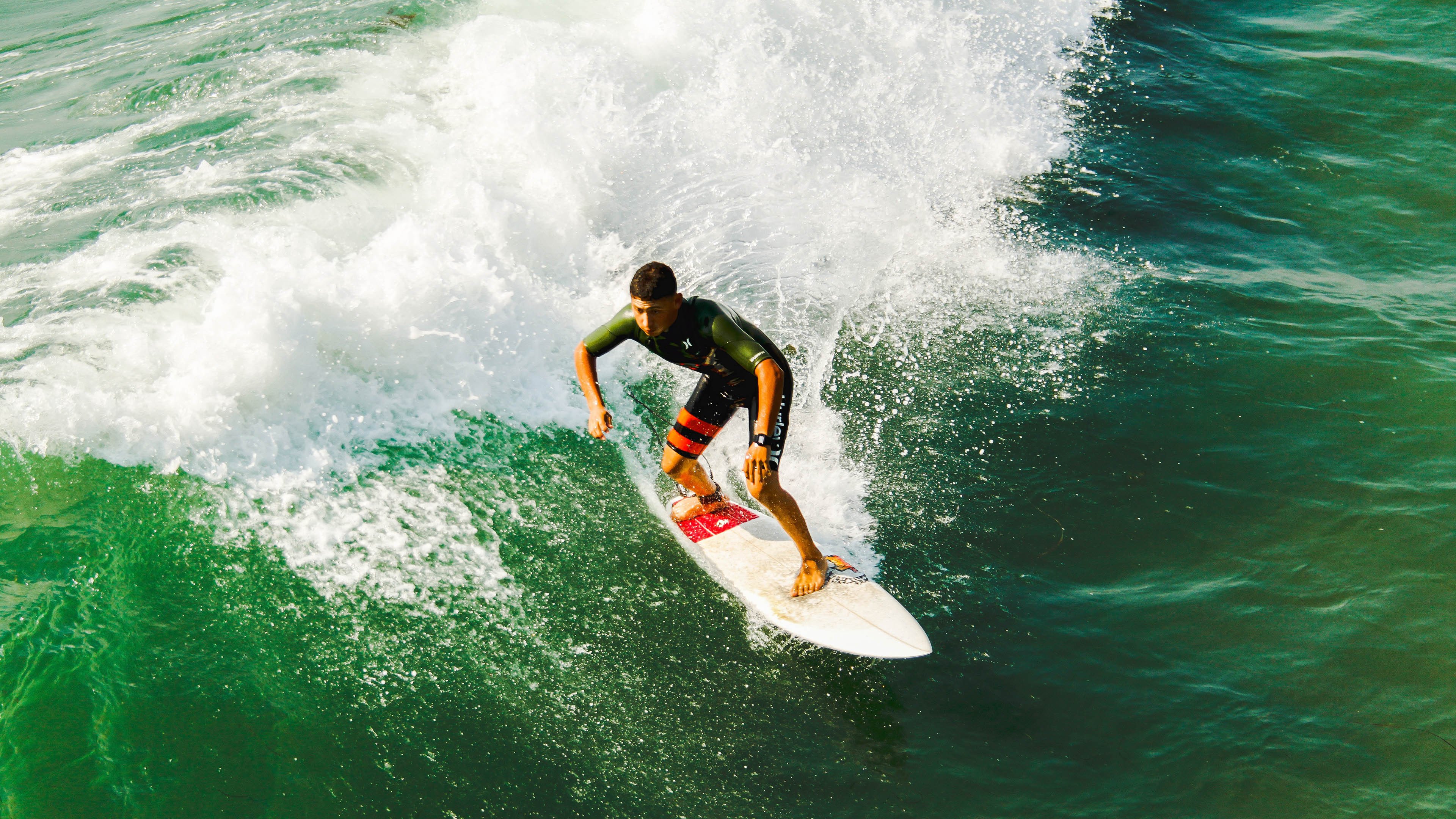 绝地反击，法拉利如何以战术奇袭翻盘阿斯顿马丁，维斯塔潘一锤定音锁定胜局